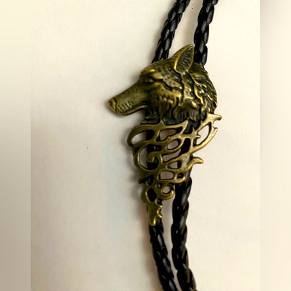 Western Wolf Bolo Tie - Picture 2 of 5